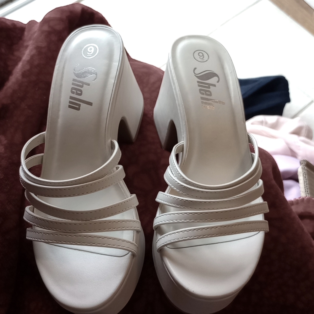 New Summer white sandels